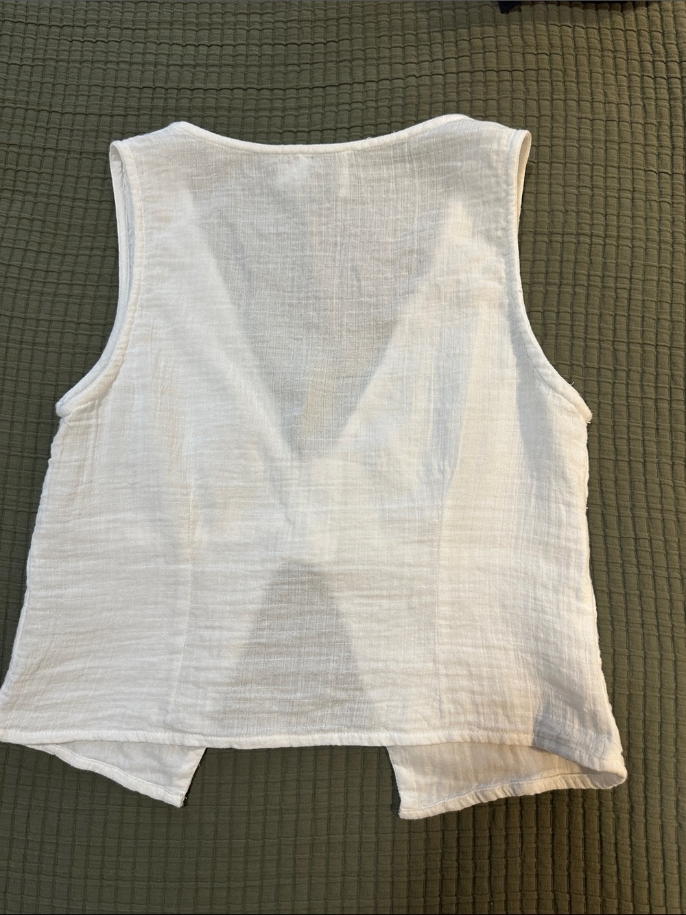 Princess Polly White Button-Front V-Neck Crop Tank - Picture 2 of 3